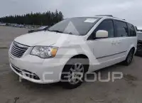 2013 Chrysler TOWN & COUNTRY photo