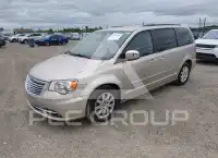 2013 Chrysler TOWN & COUNTRY photo