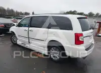 2013 Chrysler TOWN & COUNTRY photo