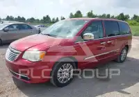 2013 Chrysler TOWN & COUNTRY photo