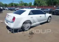 2013 Chrysler 300 photo