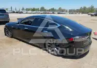 2013 Tesla Model S photo