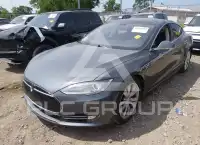 2013 Tesla Model S photo