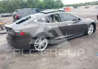 2013 Tesla Model S фото