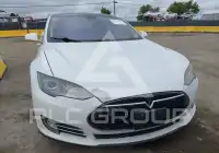 2013 Tesla Model S фото
