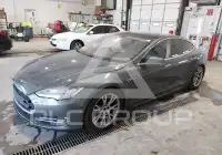 2013 Tesla Model S photo