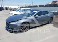 2013 Tesla Model S фото