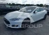 2013 Tesla Model S фото