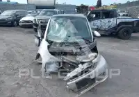 2013 Smart FORTWO фото