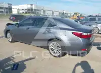2013 Lexus ES350 photo