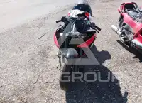 2013 Yamaha YZF-R1 photo