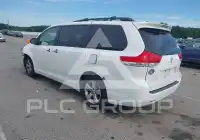 2013 Toyota SIENNA фото