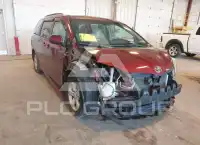 2013 Toyota SIENNA photo