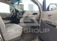 2013 Toyota SIENNA photo