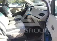 2013 Toyota SIENNA photo