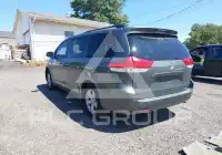 2013 Toyota SIENNA фото