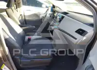 2013 Toyota SIENNA photo