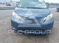 2013 Toyota SIENNA photo