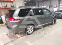 2013 Toyota SIENNA фото