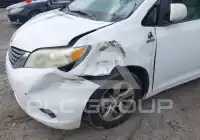 2013 Toyota SIENNA фото