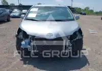 2013 Toyota SIENNA фото