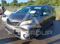 2013 Toyota SIENNA photo
