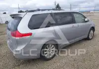 2013 Toyota SIENNA фото