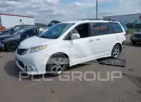 2013 Toyota SIENNA photo