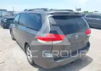 2013 Toyota SIENNA photo