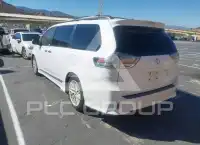 2013 Toyota SIENNA photo