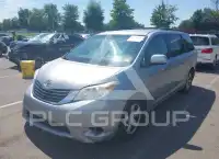 2013 Toyota SIENNA фото