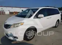 2013 Toyota SIENNA фото