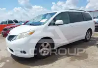 2013 Toyota SIENNA фото