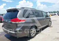 2013 Toyota SIENNA фото