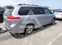 2013 Toyota SIENNA фото