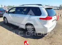 2013 Toyota SIENNA фото