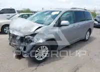 2013 Toyota SIENNA photo