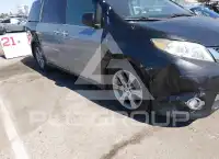 2013 Toyota SIENNA фото