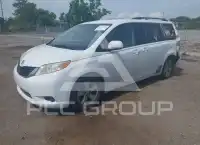 2013 Toyota SIENNA фото