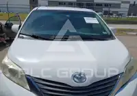 2013 Toyota SIENNA фото