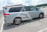 2013 Toyota SIENNA фото