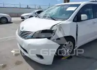 2013 Toyota SIENNA фото