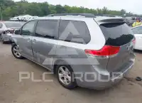 2013 Toyota SIENNA фото