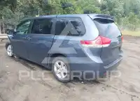 2013 Toyota SIENNA фото
