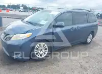 2013 Toyota SIENNA photo