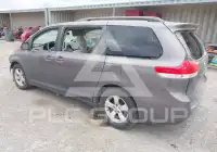 2013 Toyota SIENNA фото