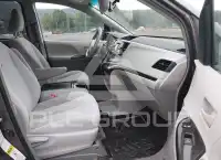 2013 Toyota SIENNA photo
