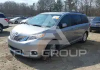 2013 Toyota SIENNA фото