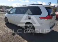 2013 Toyota SIENNA photo