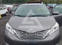 2013 Toyota SIENNA фото